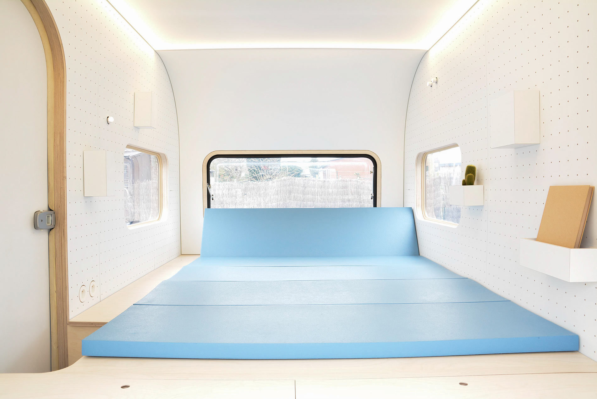 travel，Touring car，comfortable，vehicle，