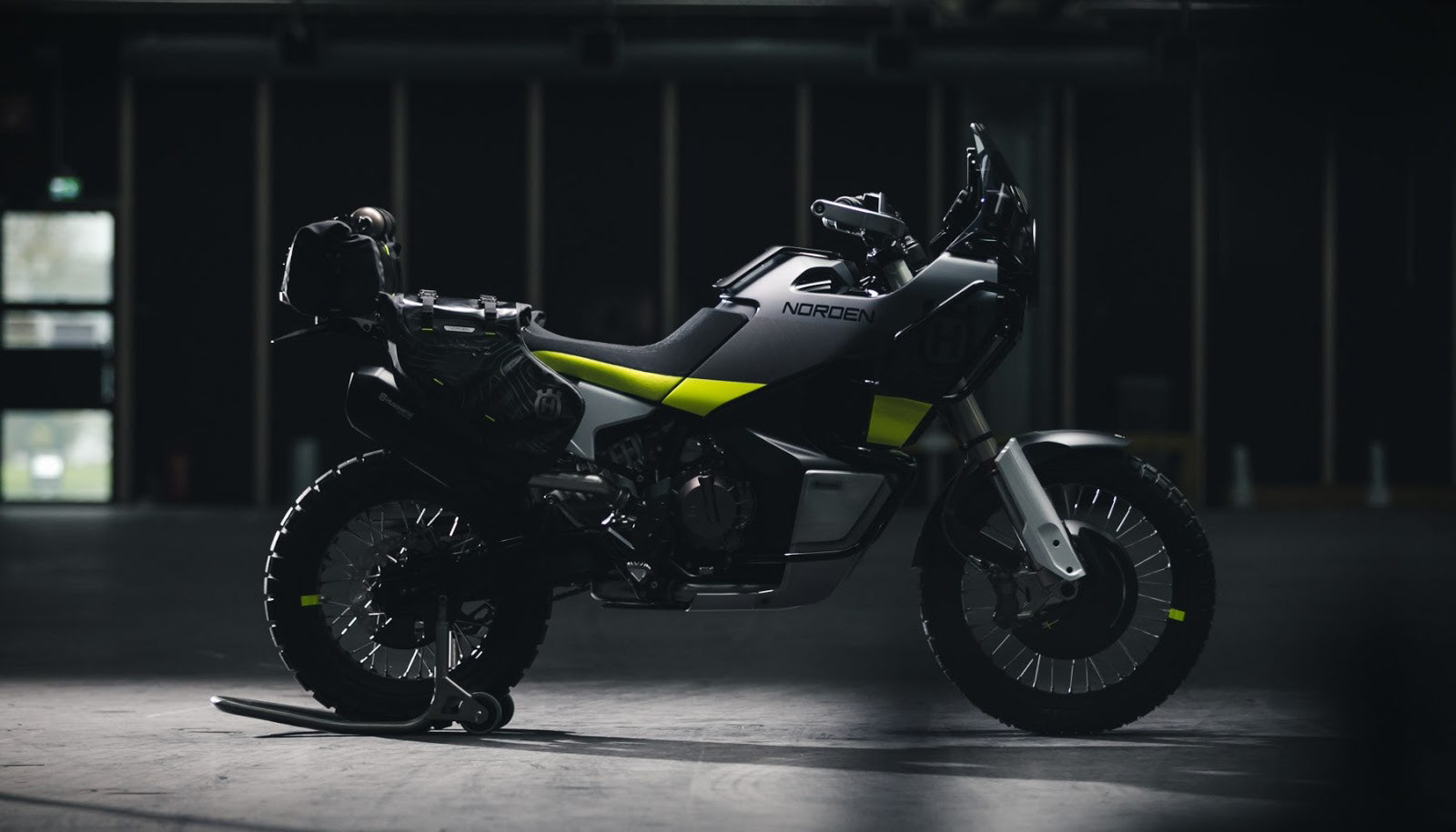 Husqvarna Norden 901，cross-country，motorcycle，