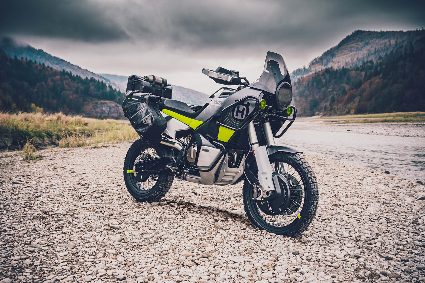 Husqvarna Norden 901，cross-country，motorcycle，