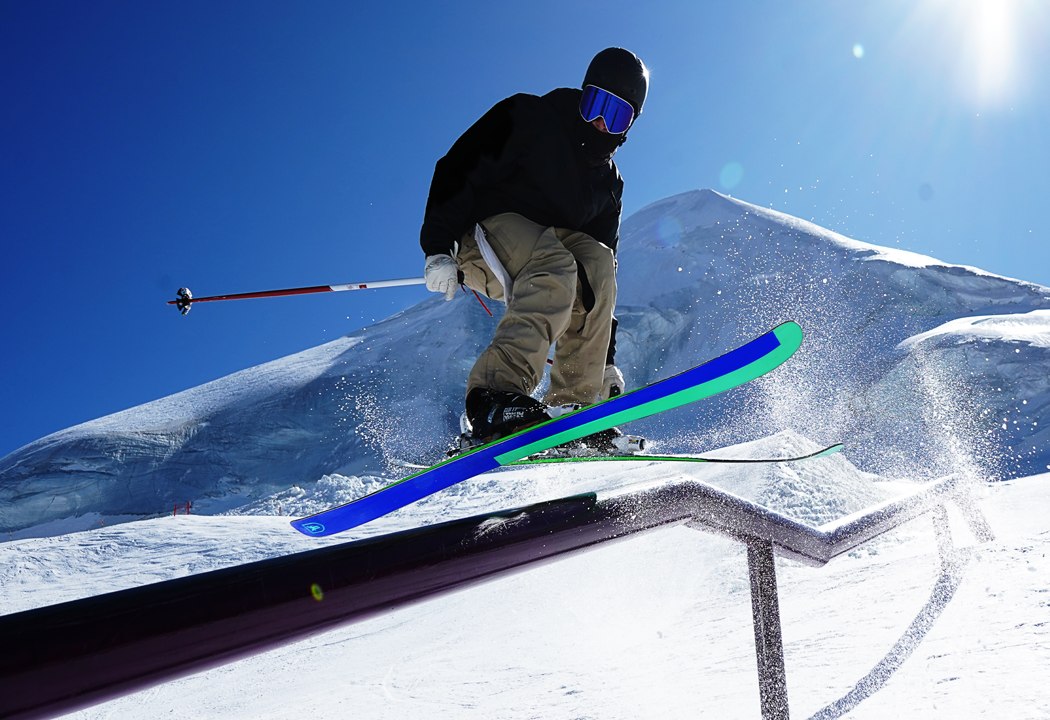 skiing goggles，Discoloration，outdoor sport，