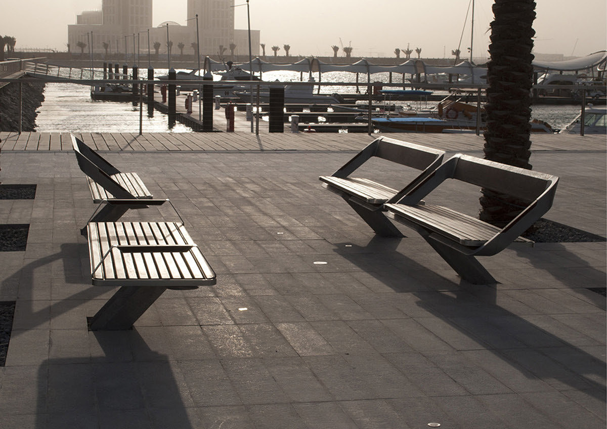 outdoors，chair，communal facilities，wood，originality，