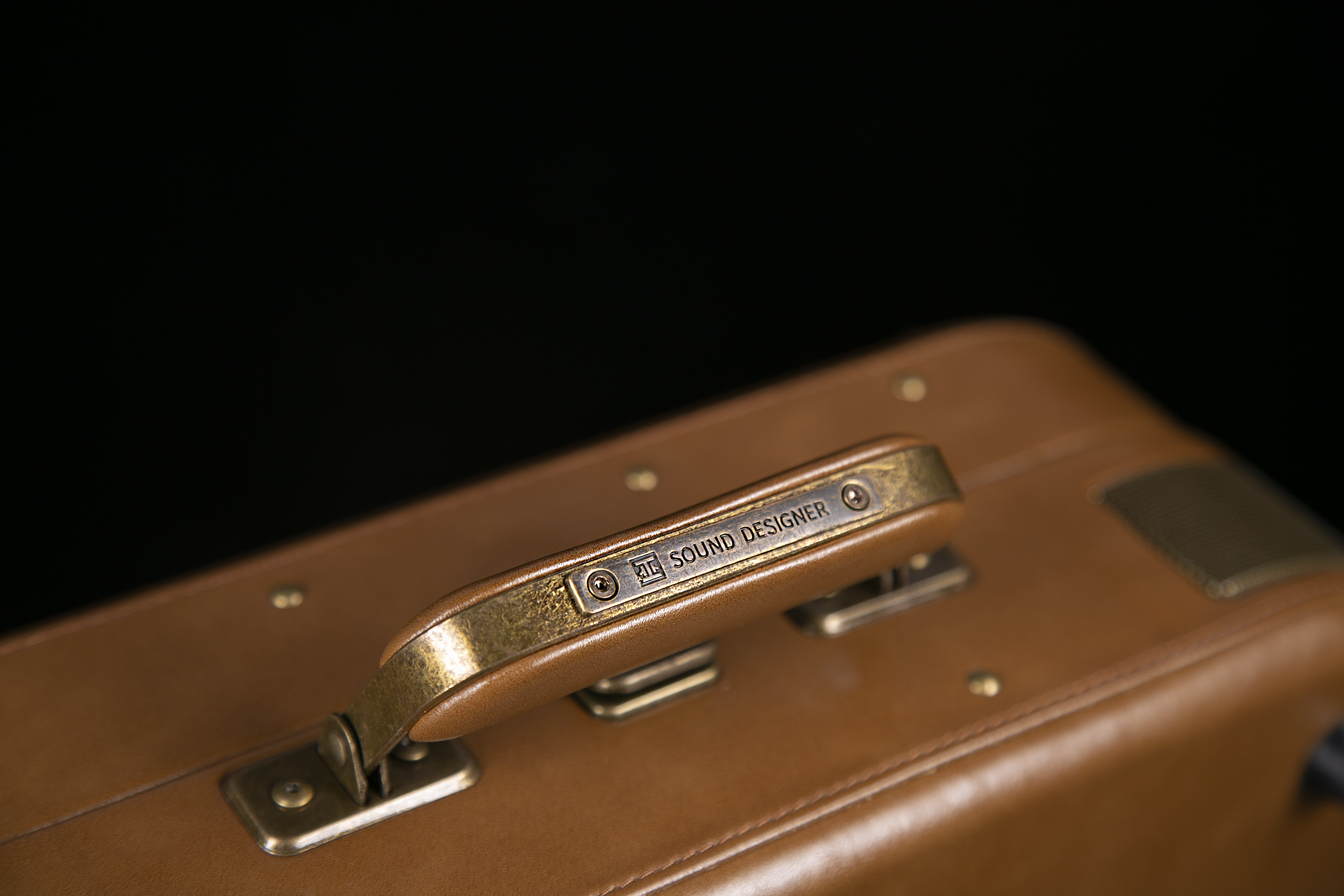 Portable black glue machine，Black glue machine，Vinyl record player，One Piece，