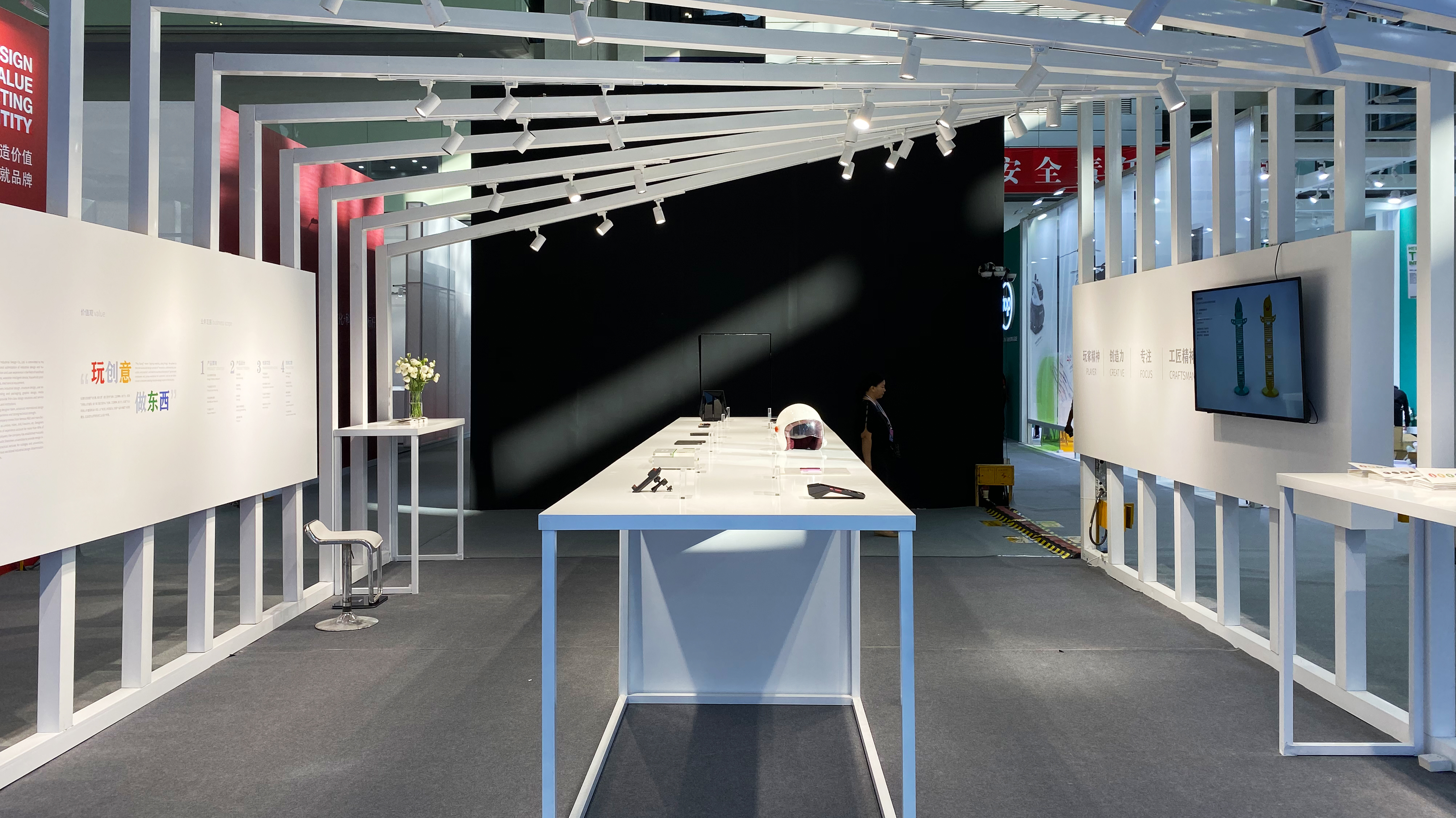 vehicle，Wireless charging，industrial design，charge，concise，unique，lighting，novel，