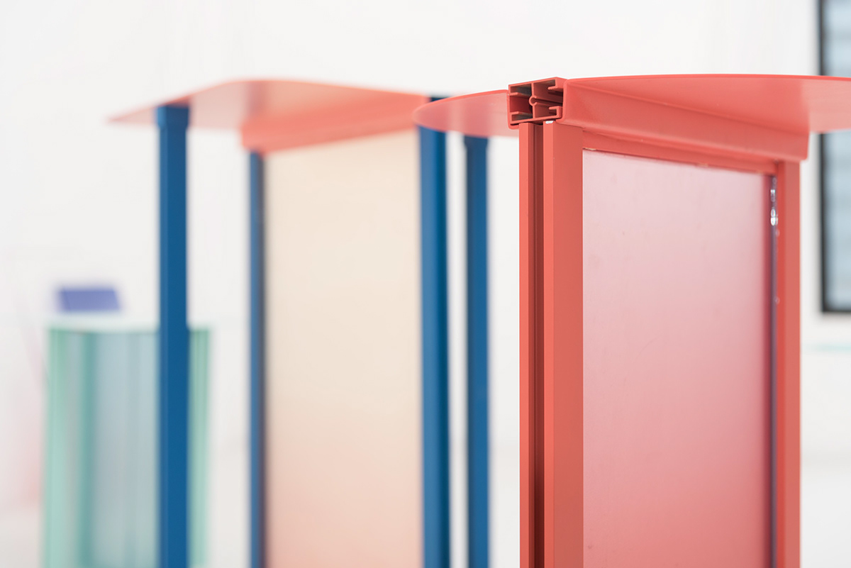 The door language，Material Science，furniture，Female teacher，Framemust，