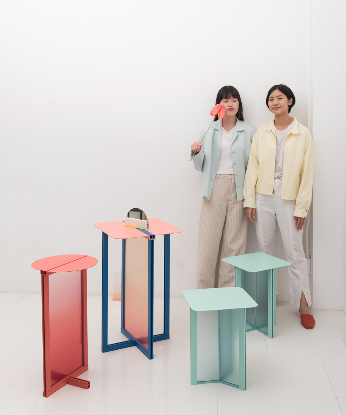 The door language，Material Science，furniture，Female teacher，Framemust，