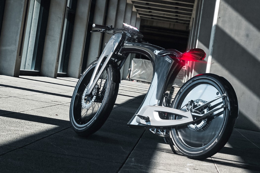 lifetime warranty ，Suspension system，High load，Carbon fiber monomer body，motorcycle，