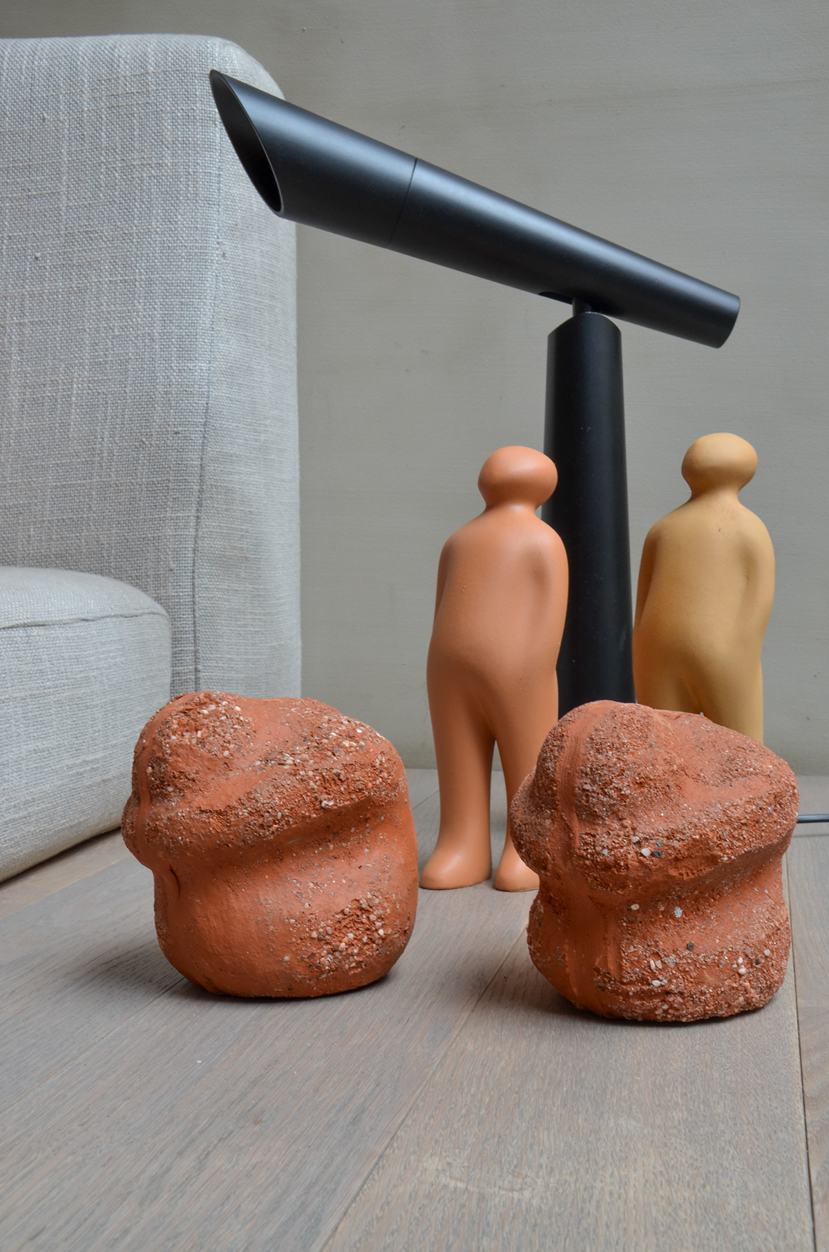 Desk lamp，black，to work in an office，