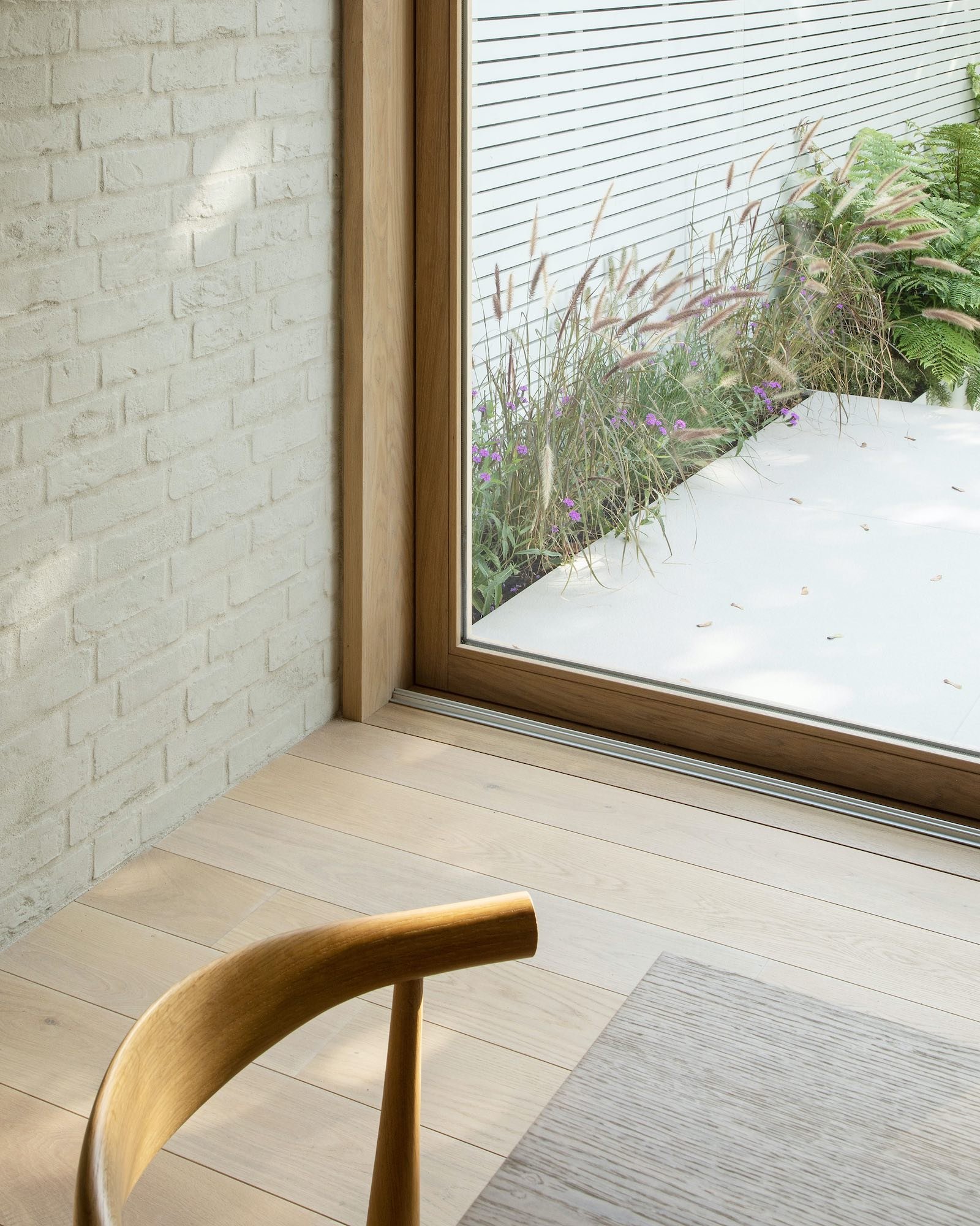 Minimalism，oak，steep hill，