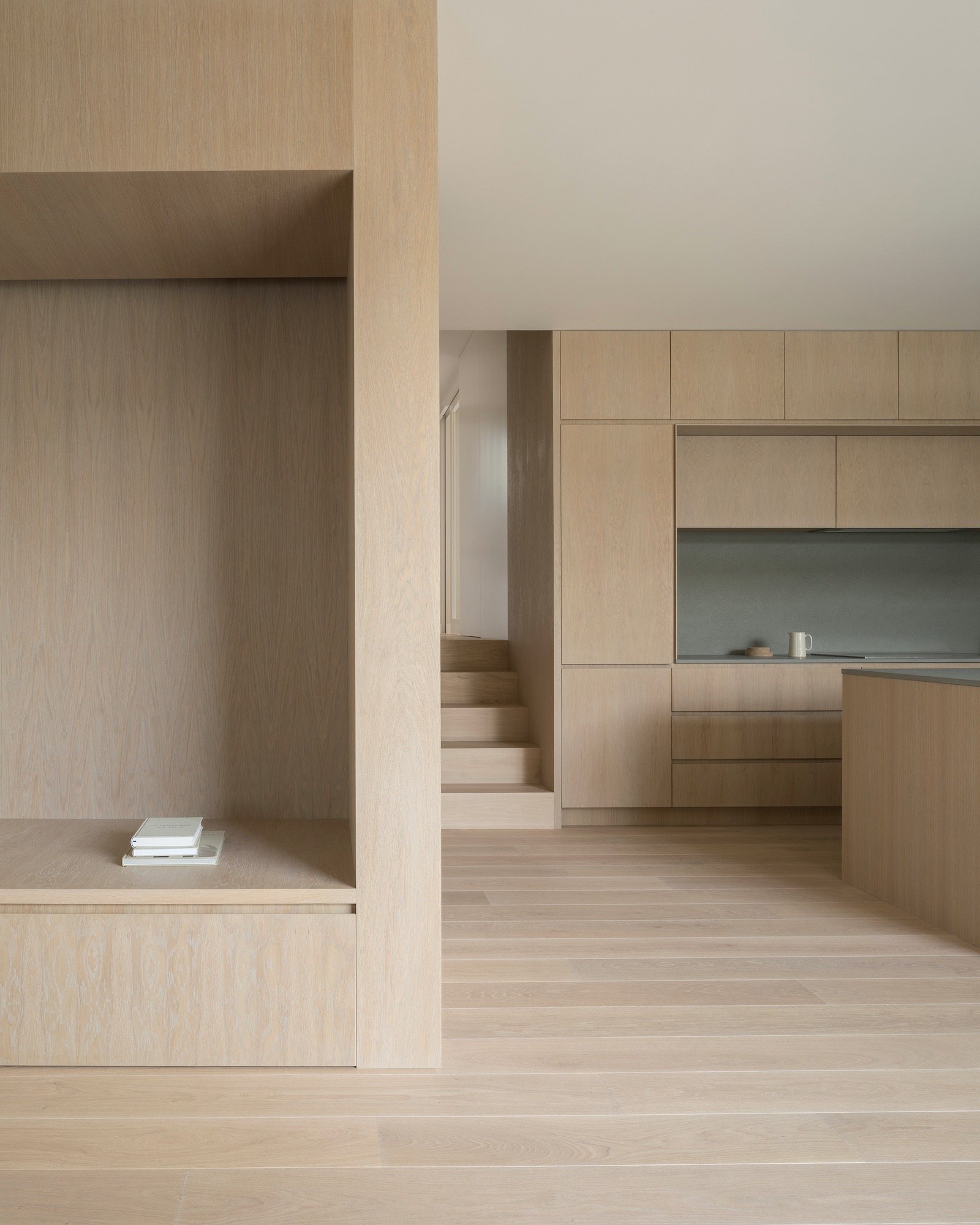 Minimalism，oak，steep hill，