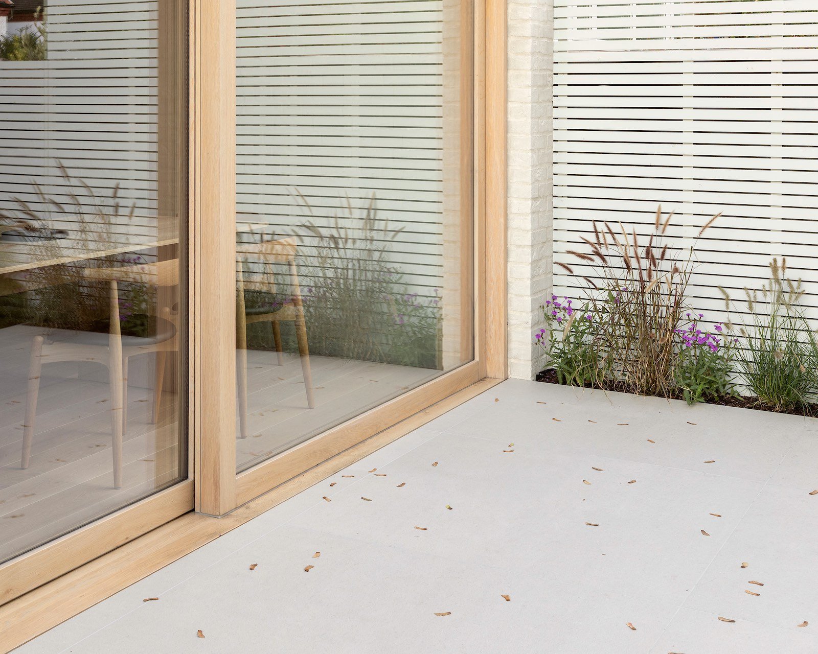Minimalism，oak，steep hill，