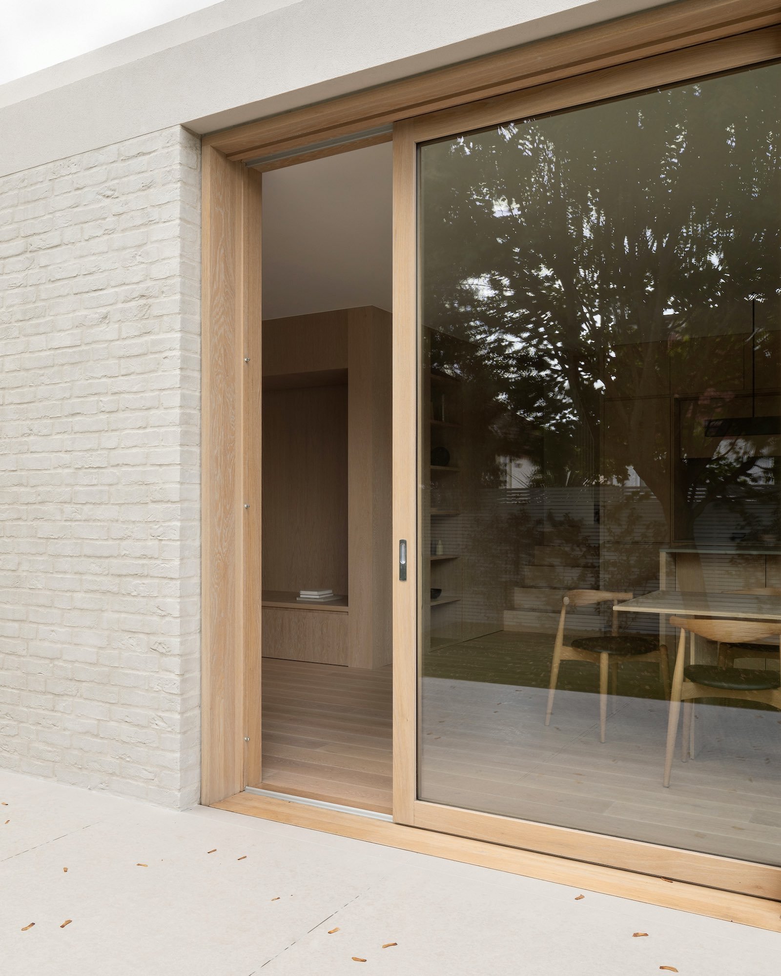 Minimalism，oak，steep hill，