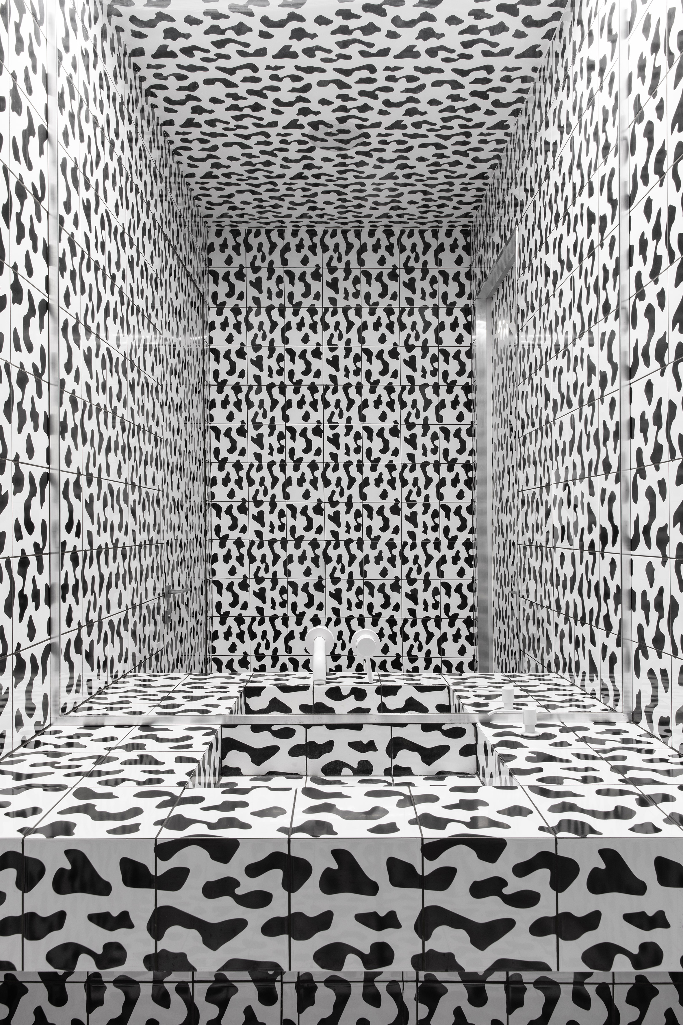 ceramic tile，orange，furniture design ，