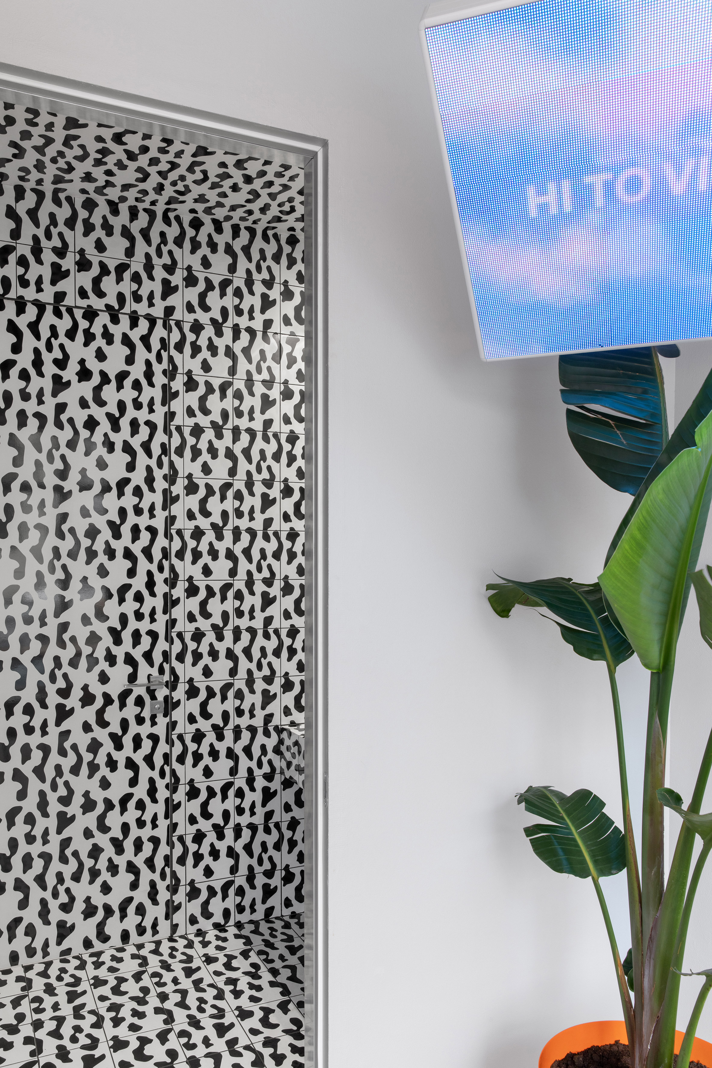 ceramic tile，orange，furniture design ，