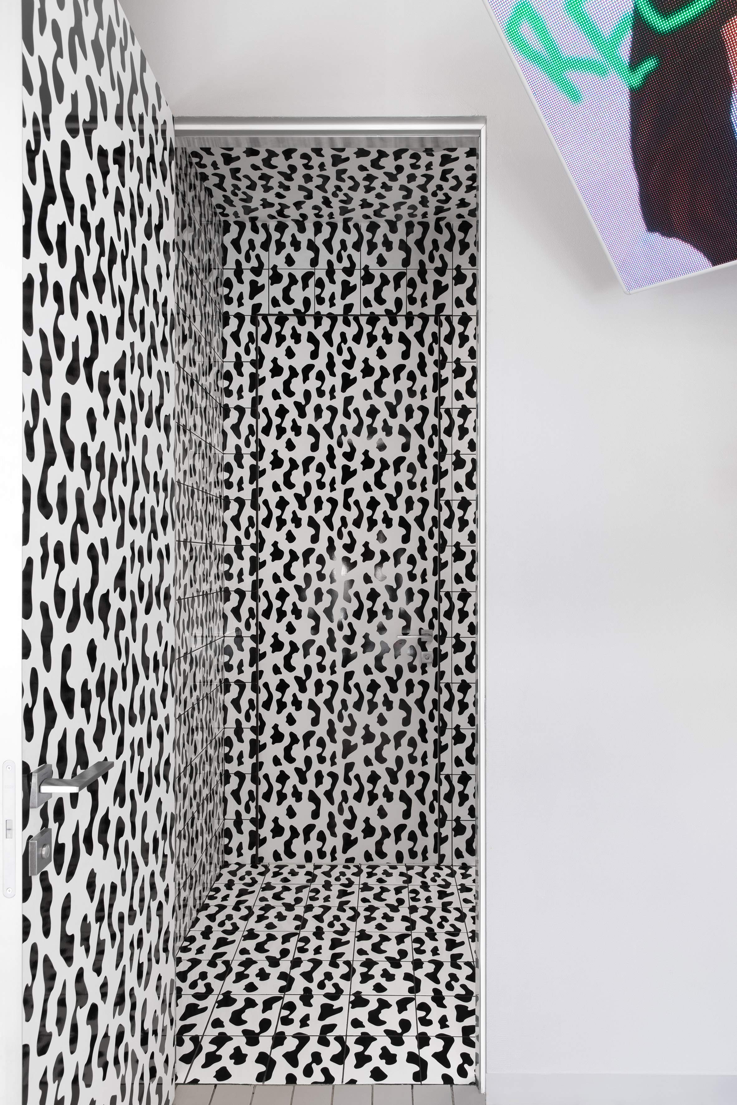 ceramic tile，orange，furniture design ，