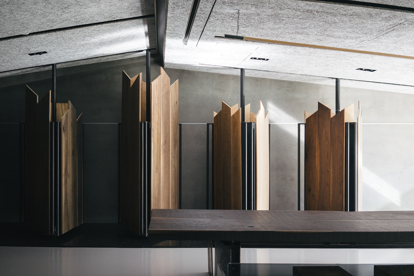 Display Rack，Iron parts，Log，exhibition，