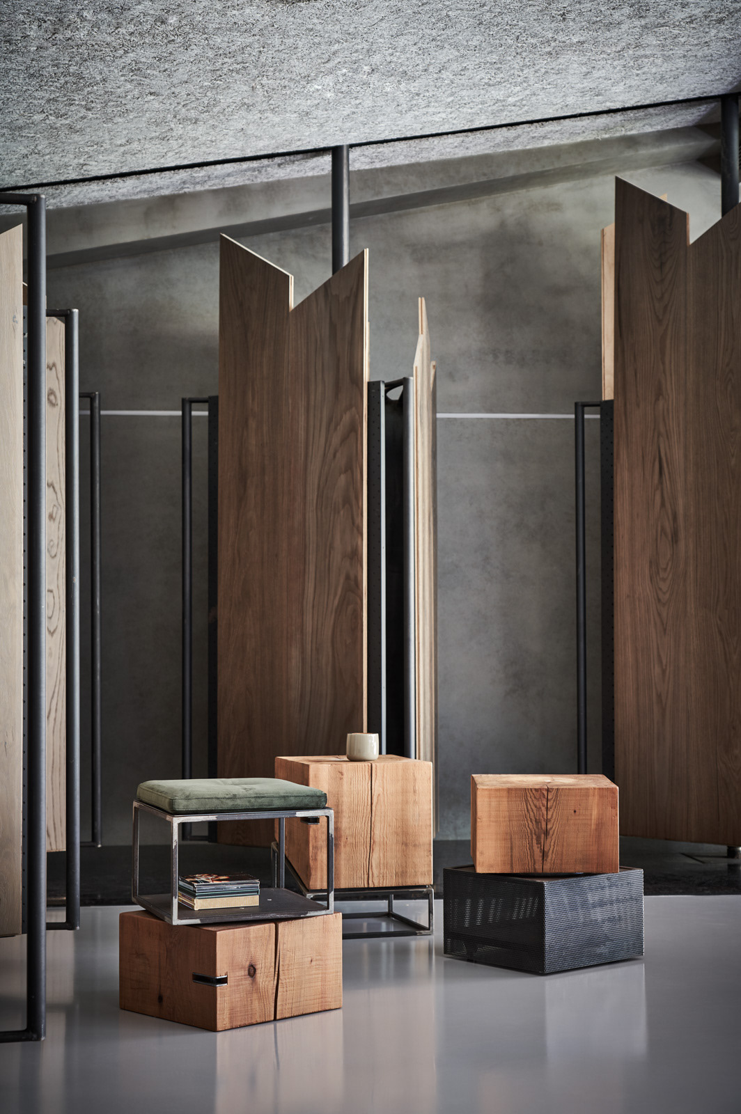 Display Rack，Iron parts，Log，exhibition，