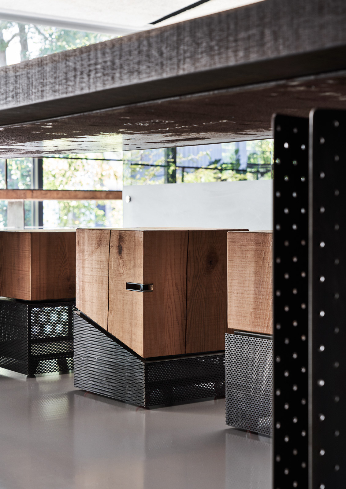 Display Rack，Iron parts，Log，exhibition，