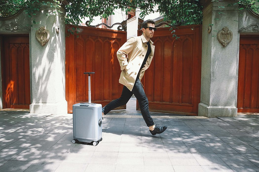 suitcase，location，trunk，Outdoor supplies，Obstacle avoidance system，