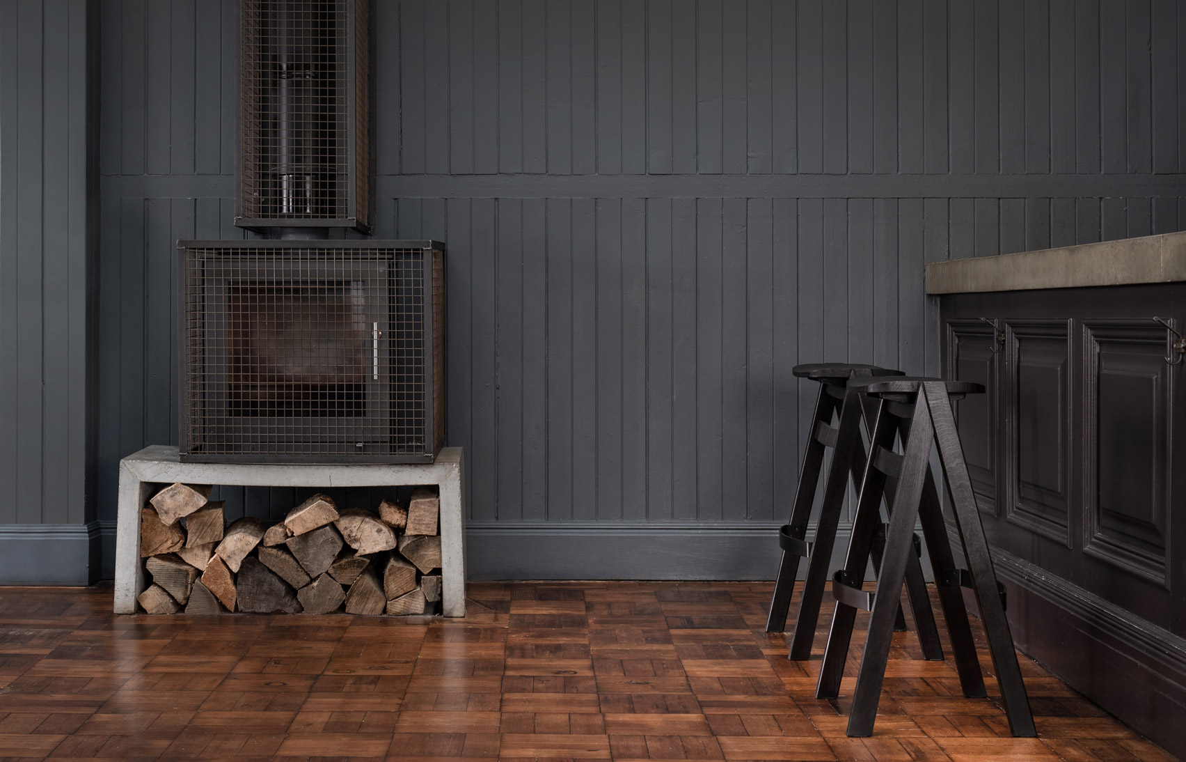 wooden ，Bar stool，Deadgood，