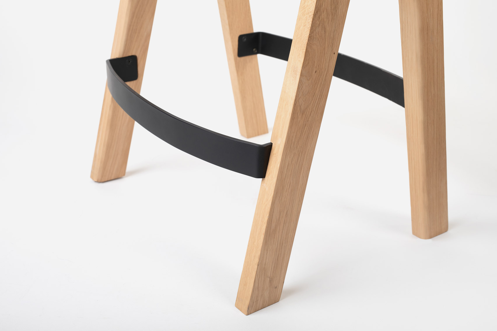 wooden ，Bar stool，Deadgood，