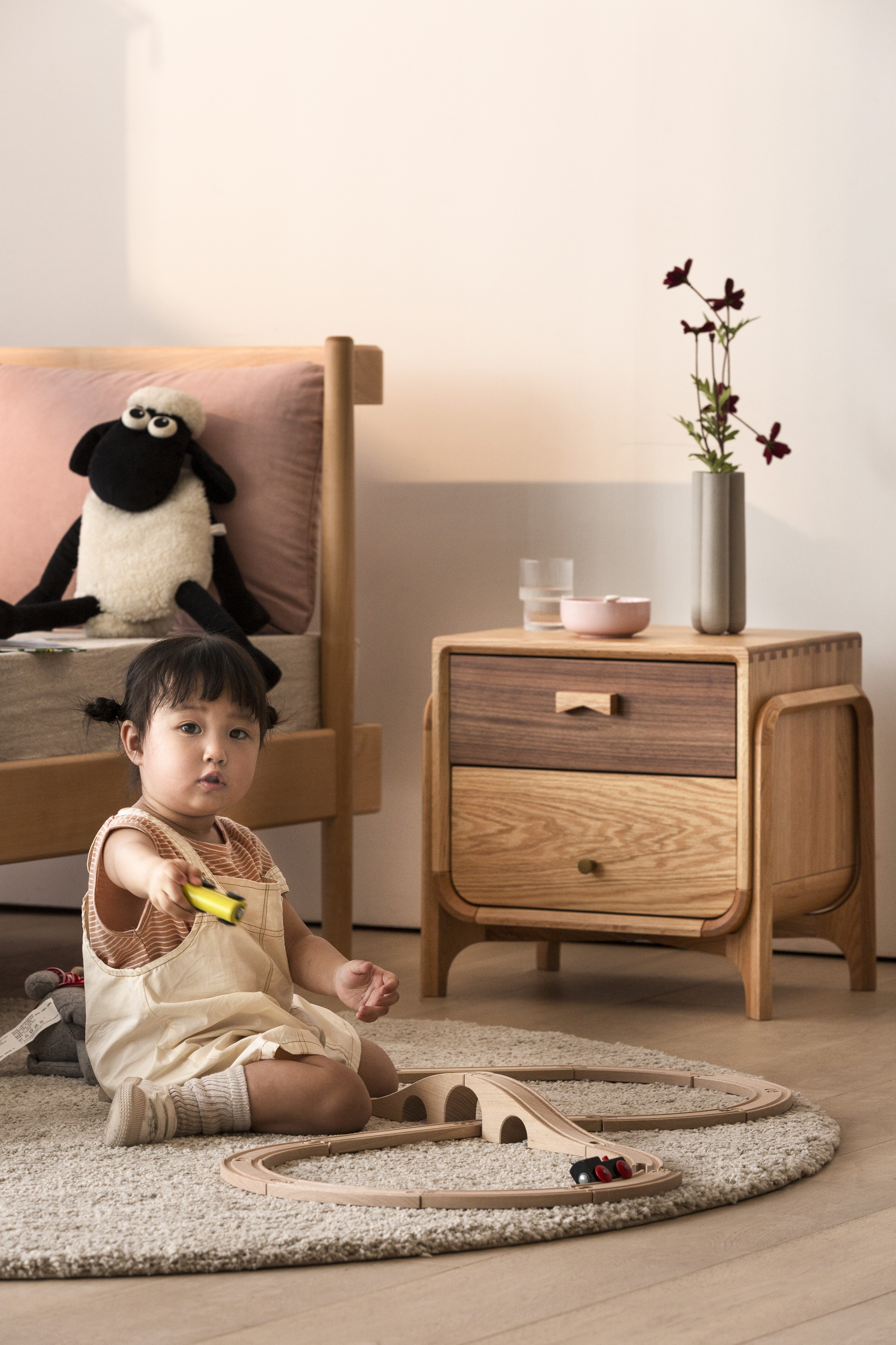 Furniture designer Ren Mengying，