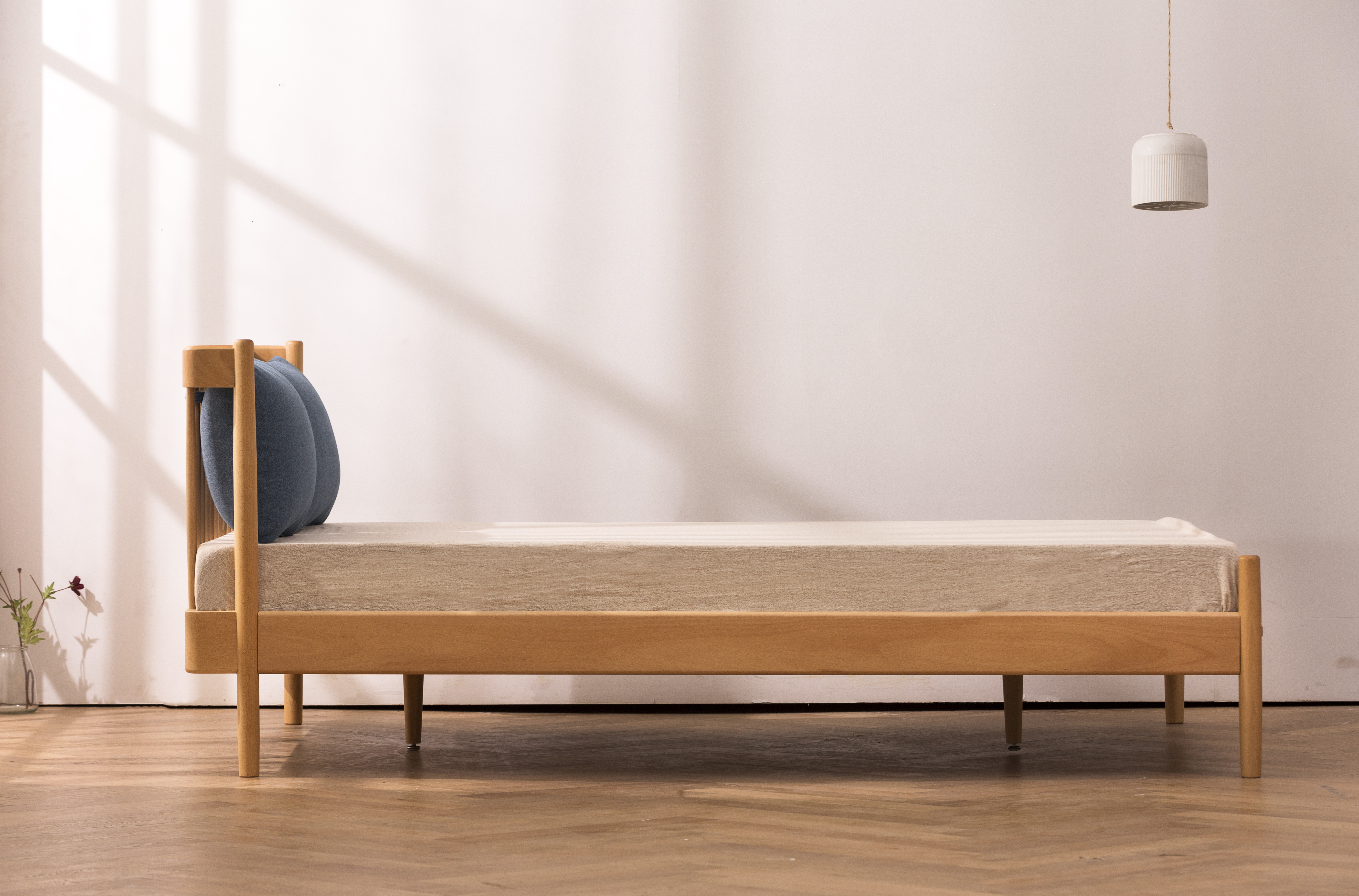 Furniture designer Ren Mengying，