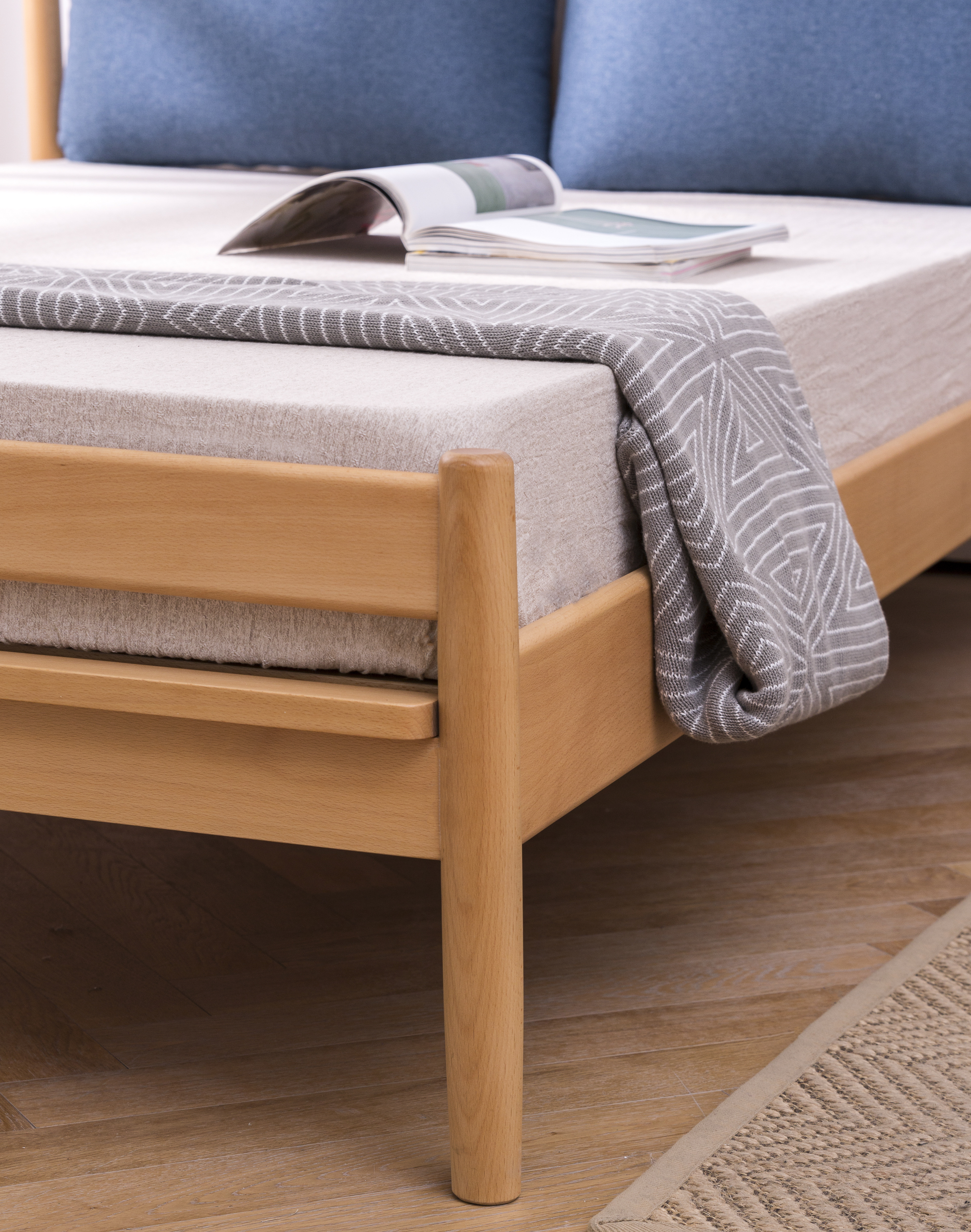 Furniture designer Ren Mengying，