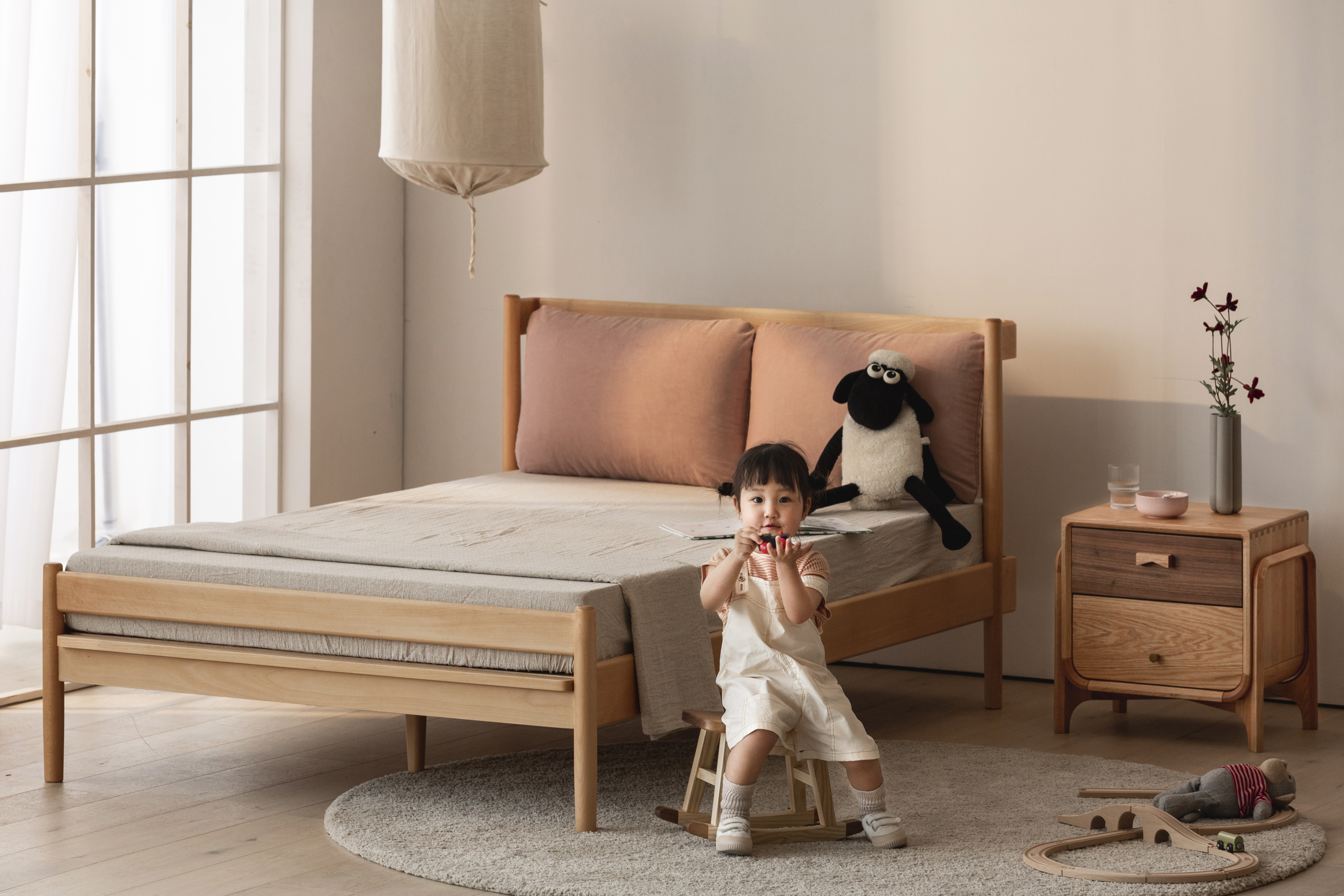 Furniture designer Ren Mengying，