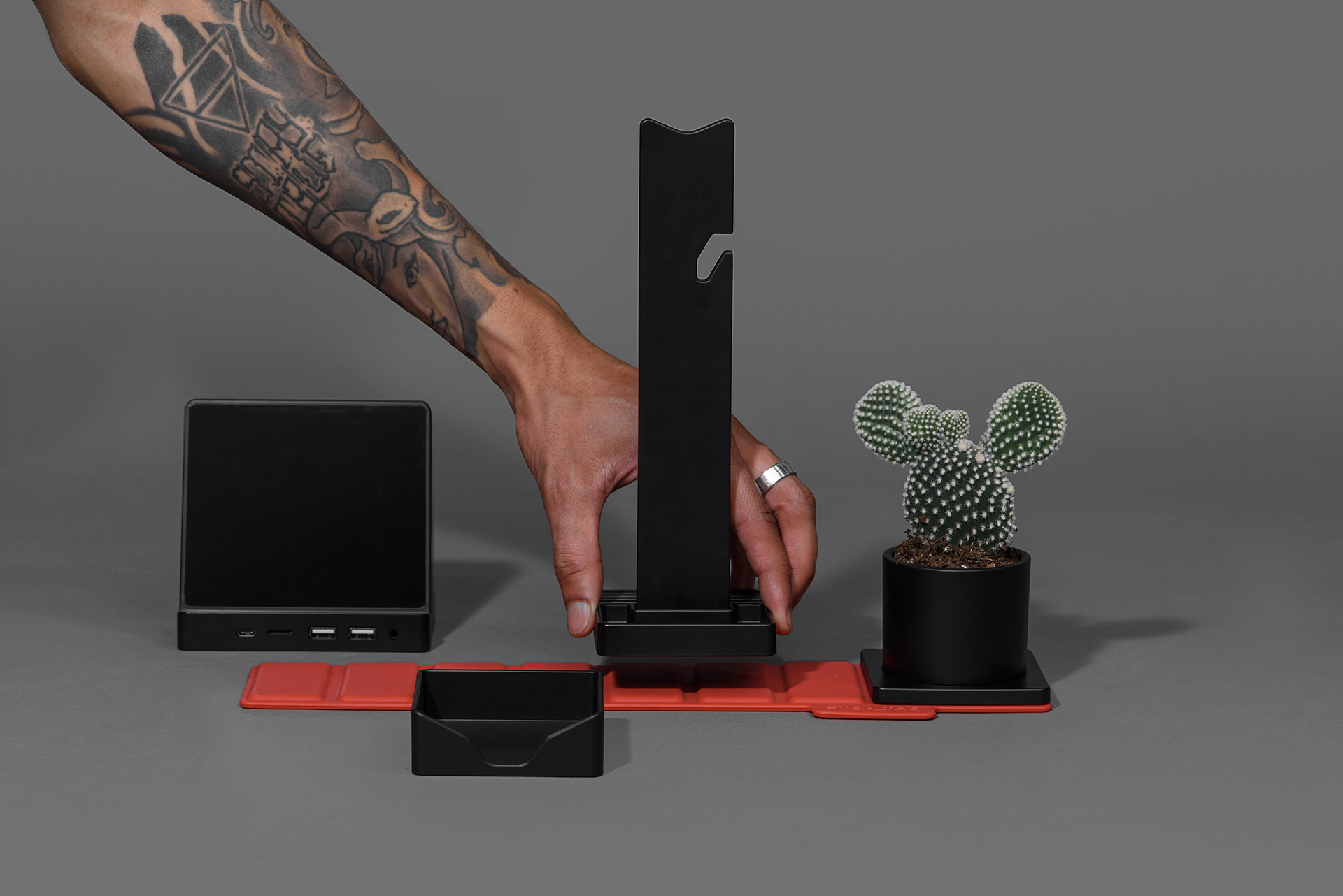 TRANSFORMER，Mobile phone bracket，Coaster，Earphone bracket，Coaster，