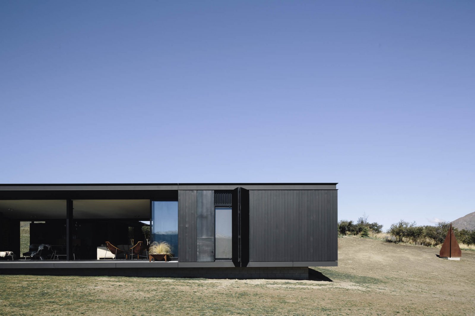 Minimalist，Glass plate，ceramic tile，black，Alpine Terrace House，