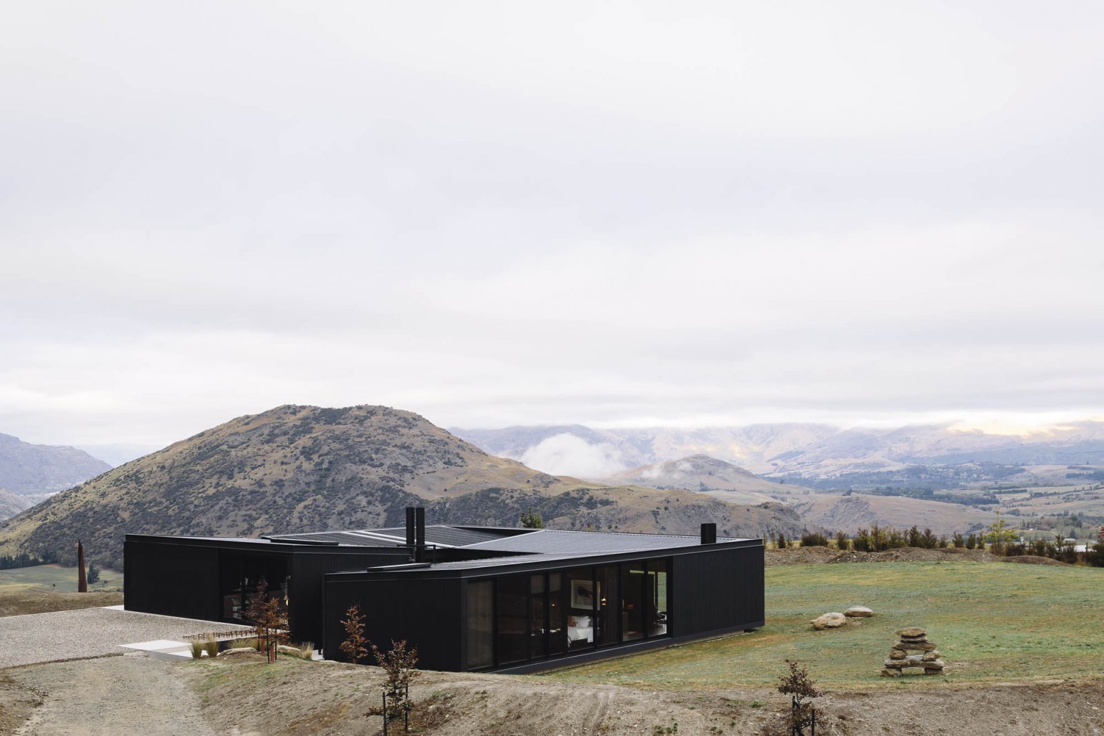 Minimalist，Glass plate，ceramic tile，black，Alpine Terrace House，