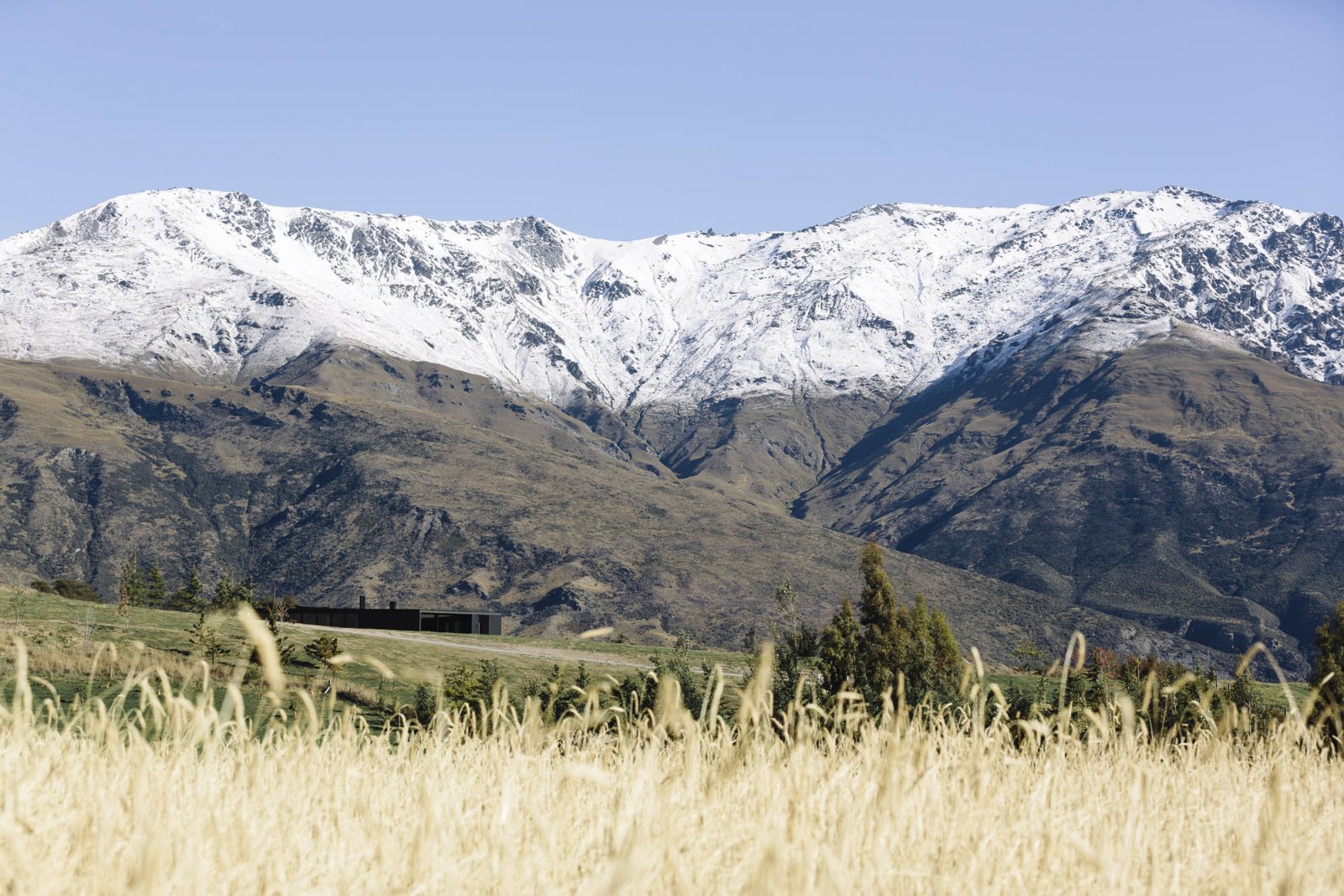 Minimalist，Glass plate，ceramic tile，black，Alpine Terrace House，