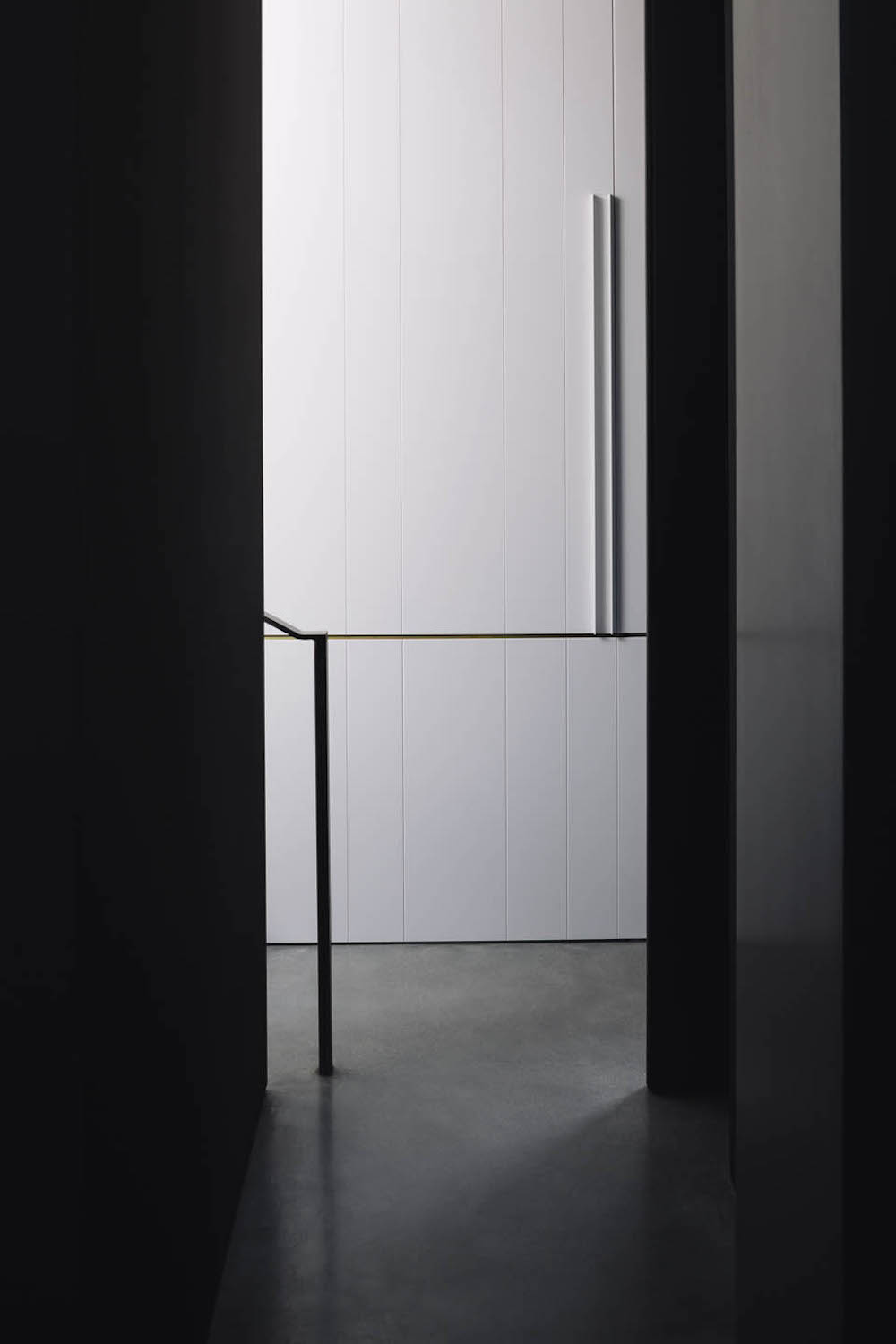 Minimalist，Glass plate，ceramic tile，black，Alpine Terrace House，