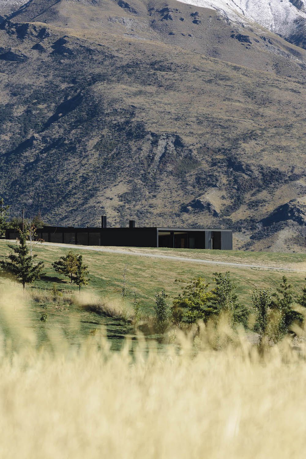Minimalist，Glass plate，ceramic tile，black，Alpine Terrace House，