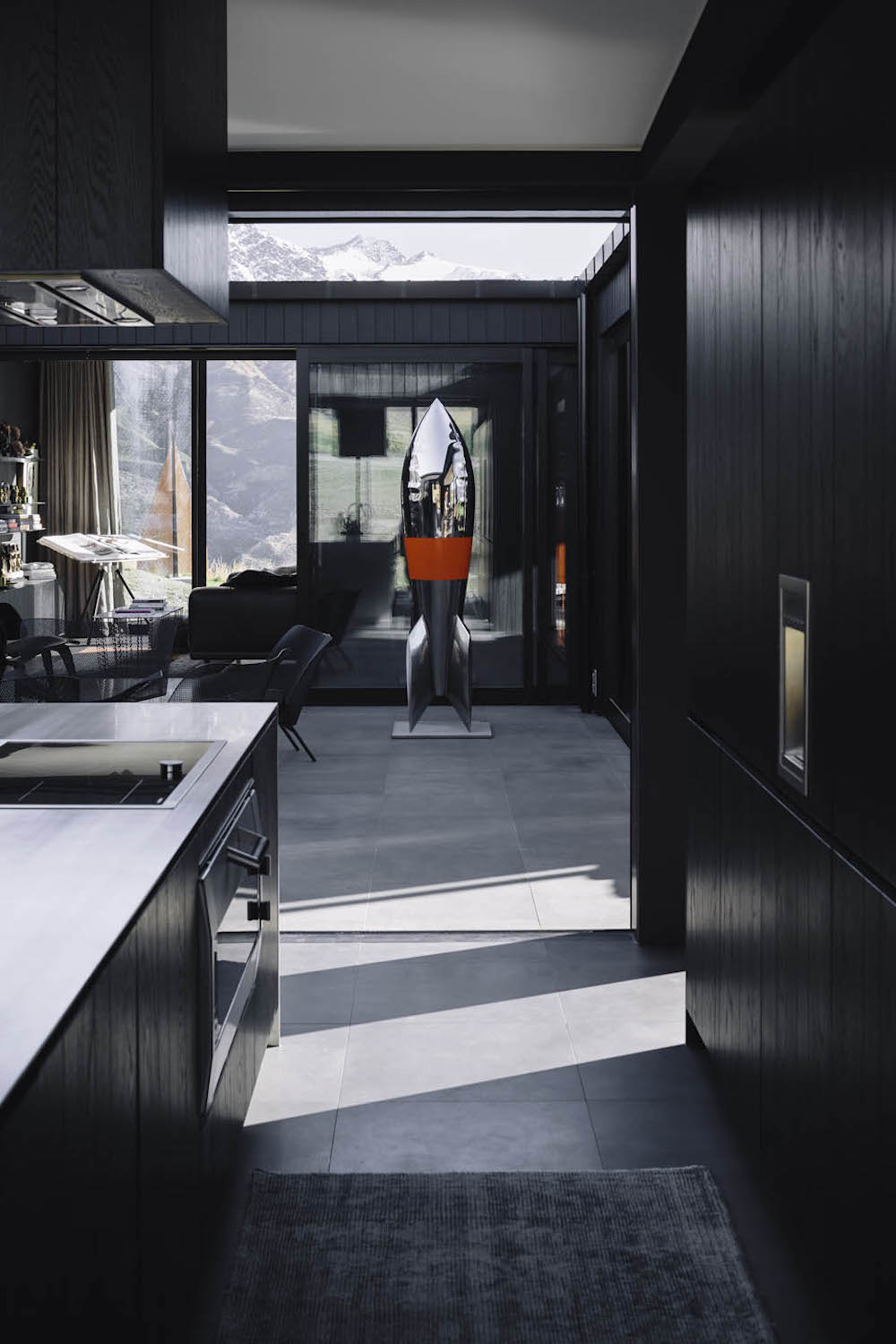 Minimalist，Glass plate，ceramic tile，black，Alpine Terrace House，