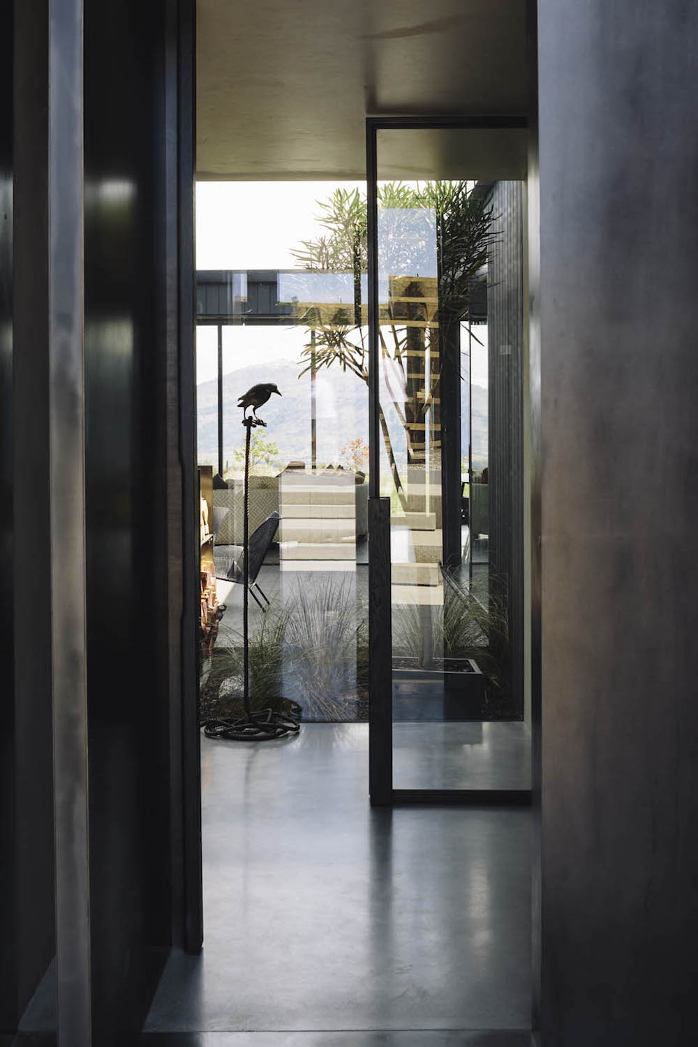 Minimalist，Glass plate，ceramic tile，black，Alpine Terrace House，