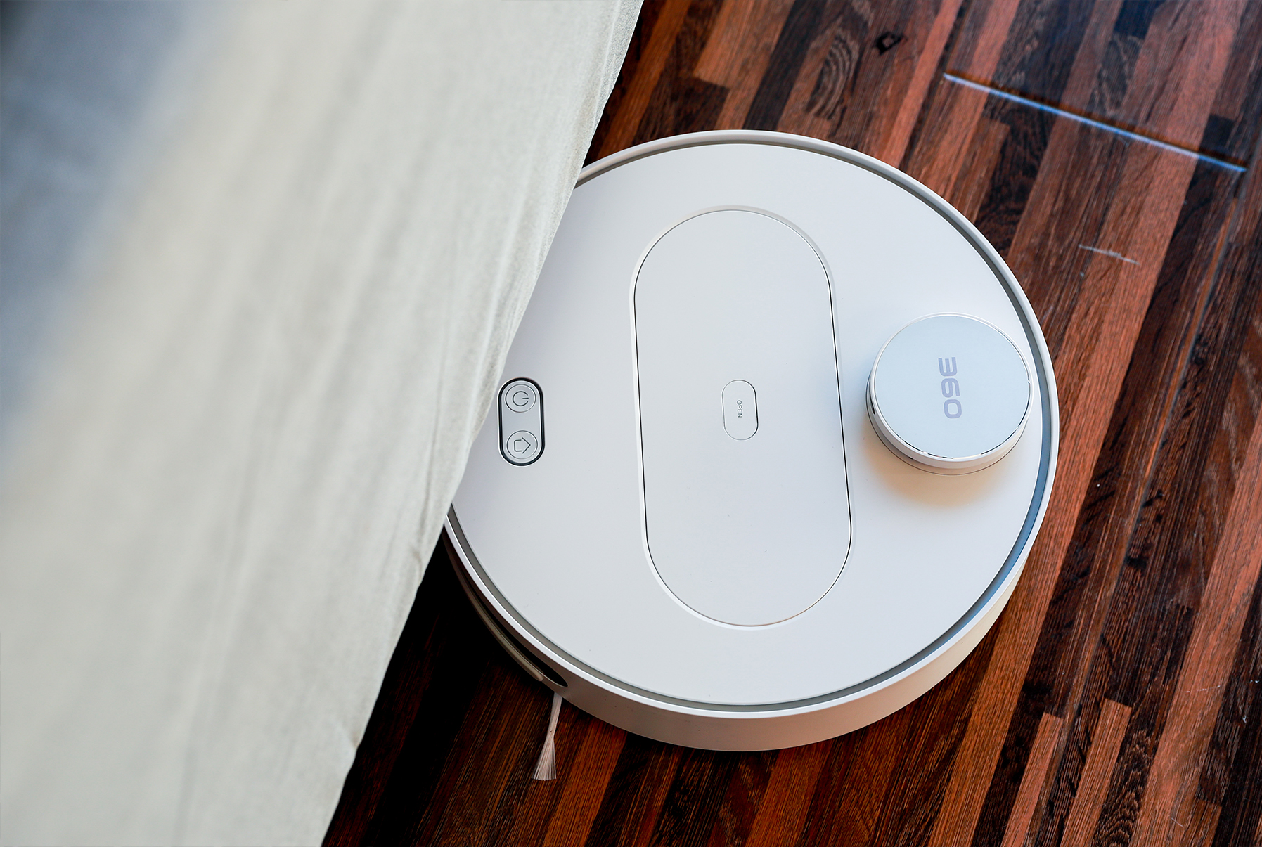 360 Qihoo Technology，Shenzhen Jiajian geometric Industrial Design Co., Ltd，360 smart home，sweeping machine，product design，industrial design，Good simple geometry，