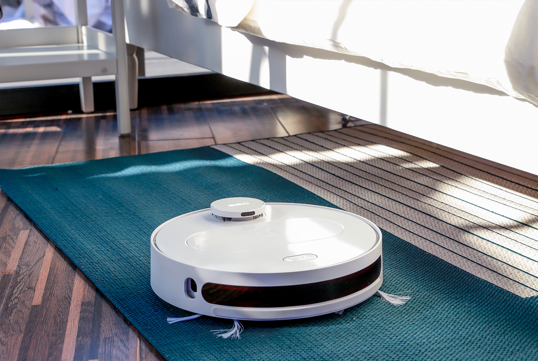 360 Qihoo Technology，Shenzhen Jiajian geometric Industrial Design Co., Ltd，360 smart home，sweeping machine，product design，industrial design，Good simple geometry，