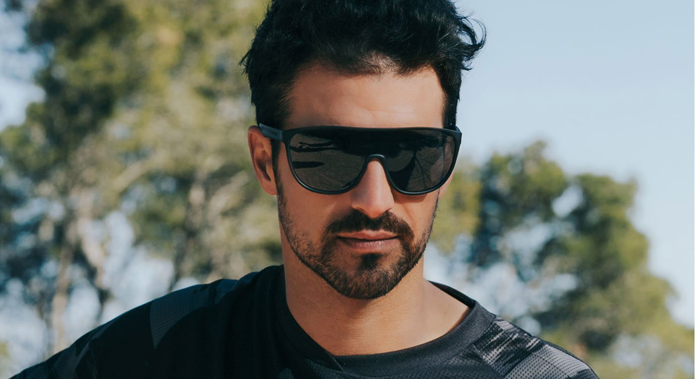 glasses，outdoors，Design，