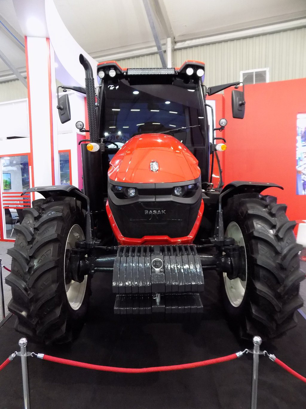 Basque，gules，Tractor，