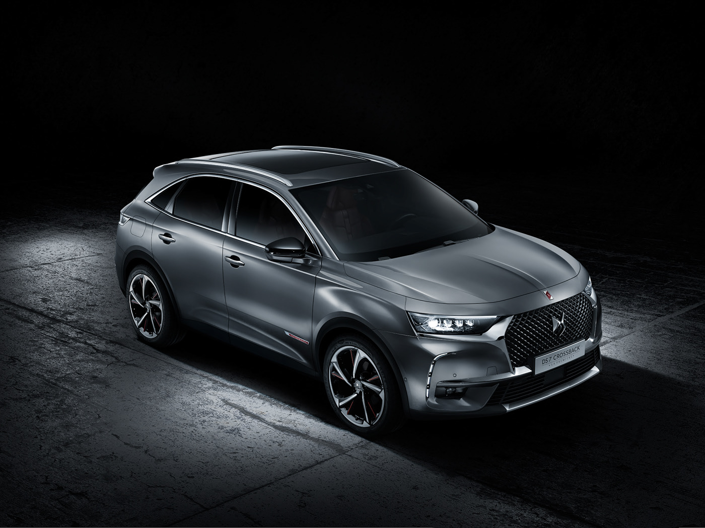 满载法国奢华设计&高科技的"ds7 crossback"