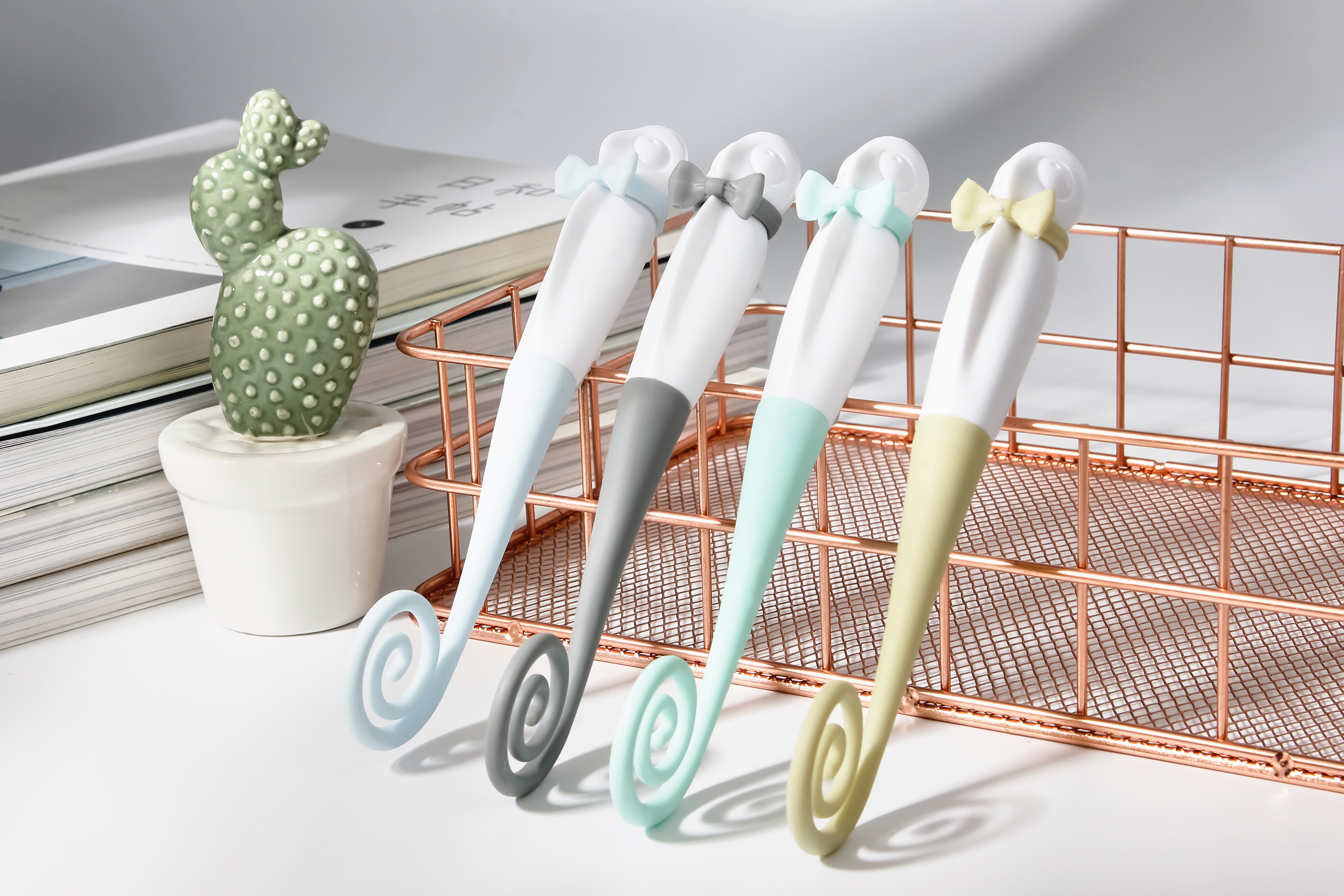 Lizard medium oil pen small fresh cartoon student cute black，