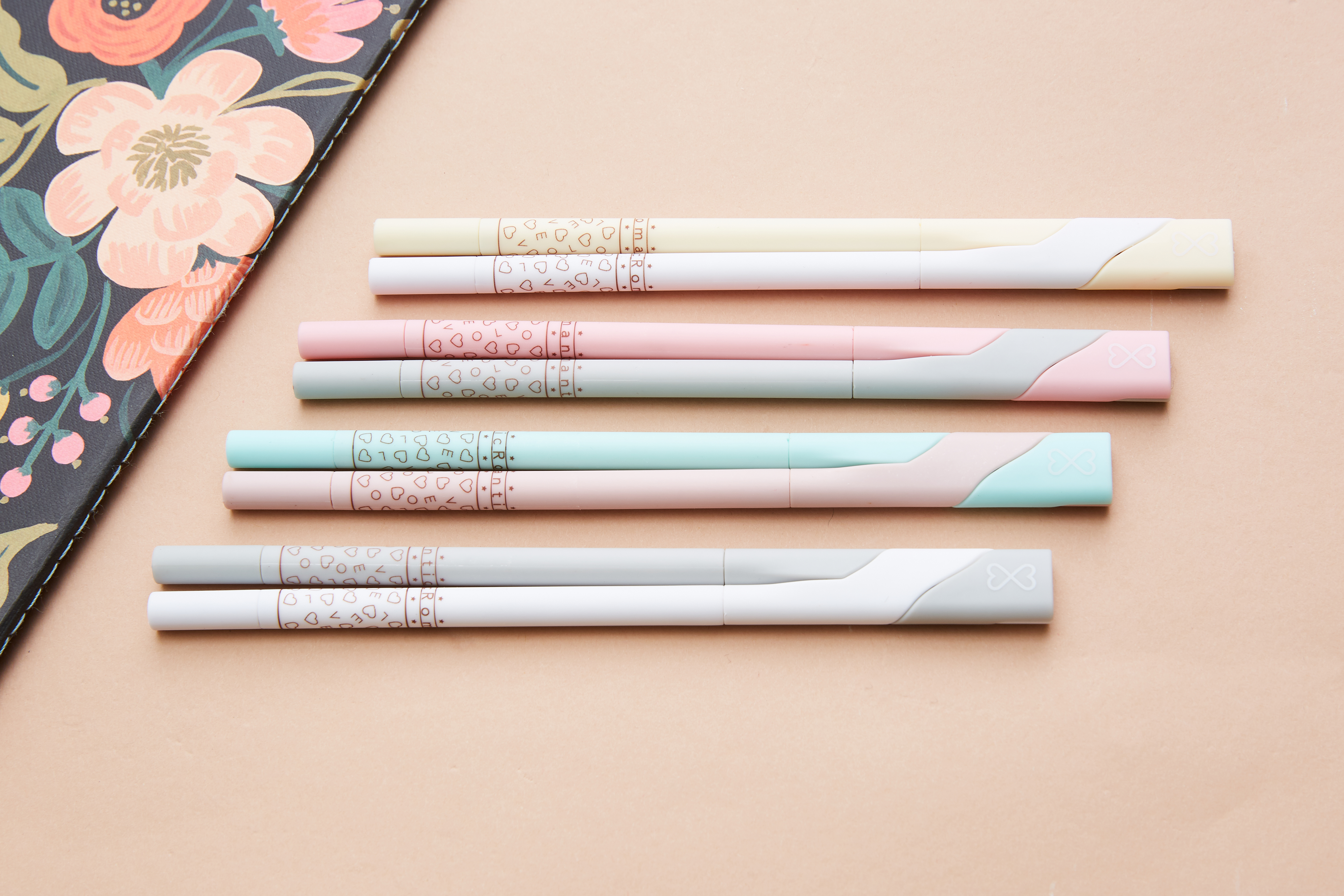 Penalty copy of 2019 new product creative online red and the same model，