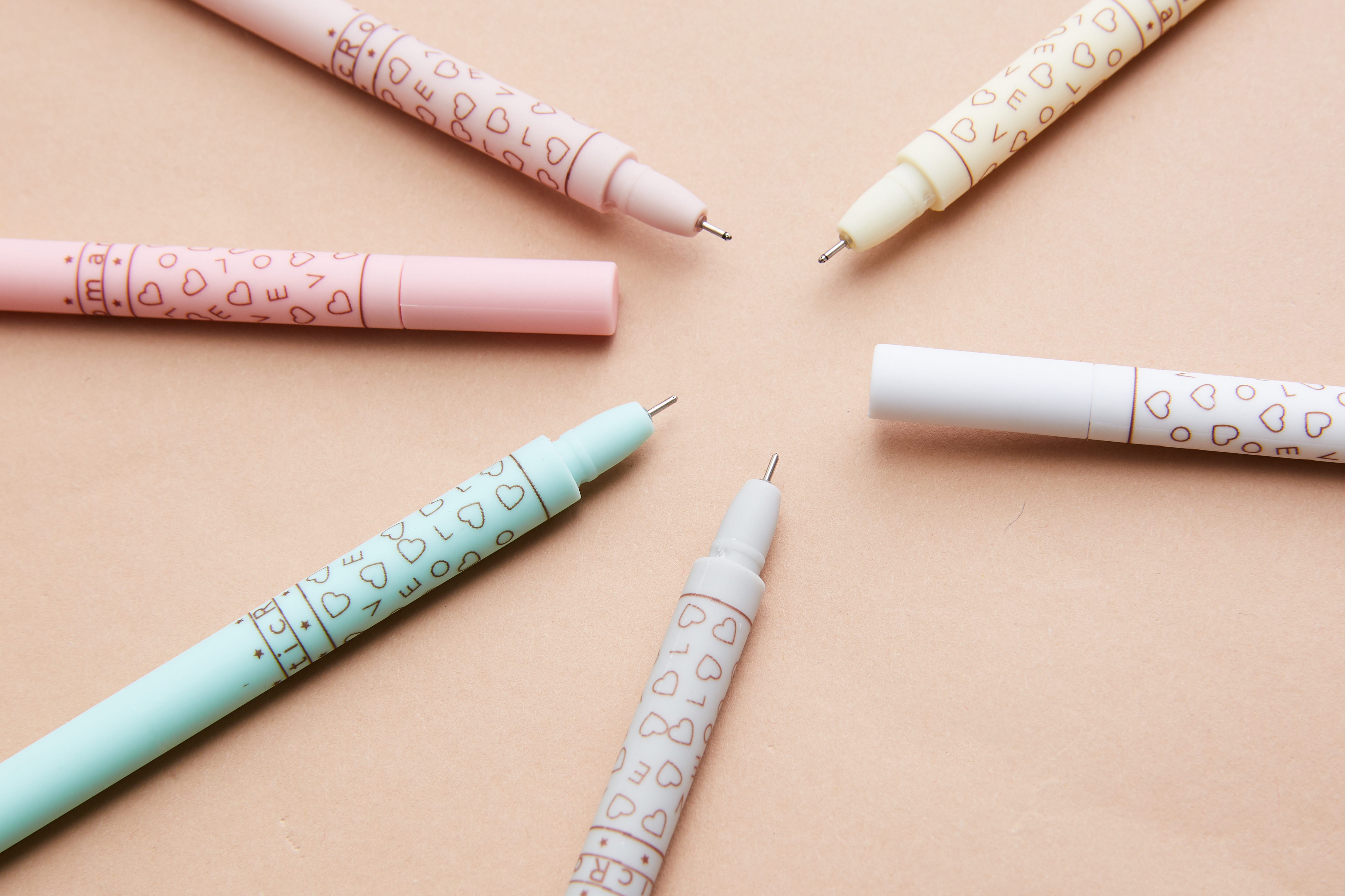 Penalty copy of 2019 new product creative online red and the same model，