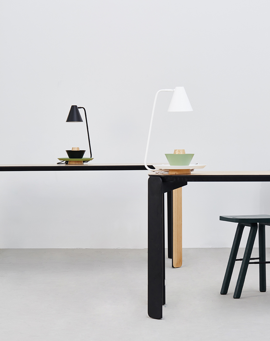 Reprint，industrial design，product design，Desk lamp，comfortable，beautiful，