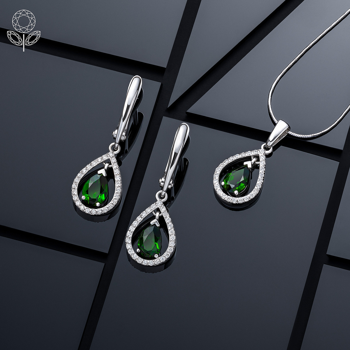 Earrings，Necklace，Ring，luxurious，Diamonds，Jewellery，