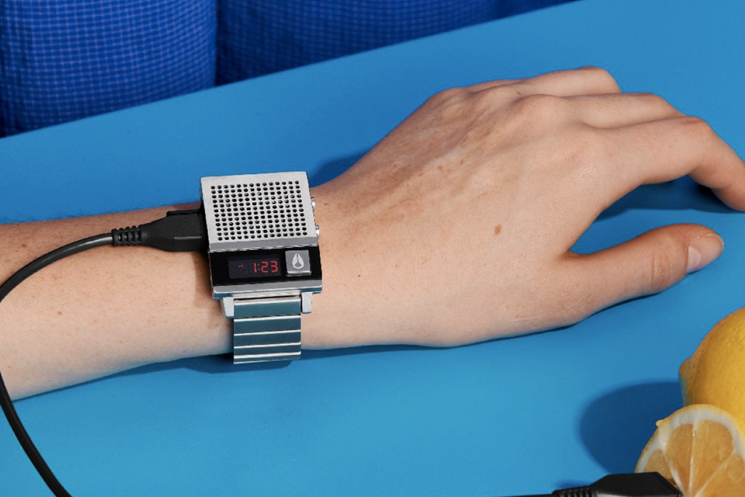 Wrist watch，originality，personality，fashionable，Retro，answering machine，