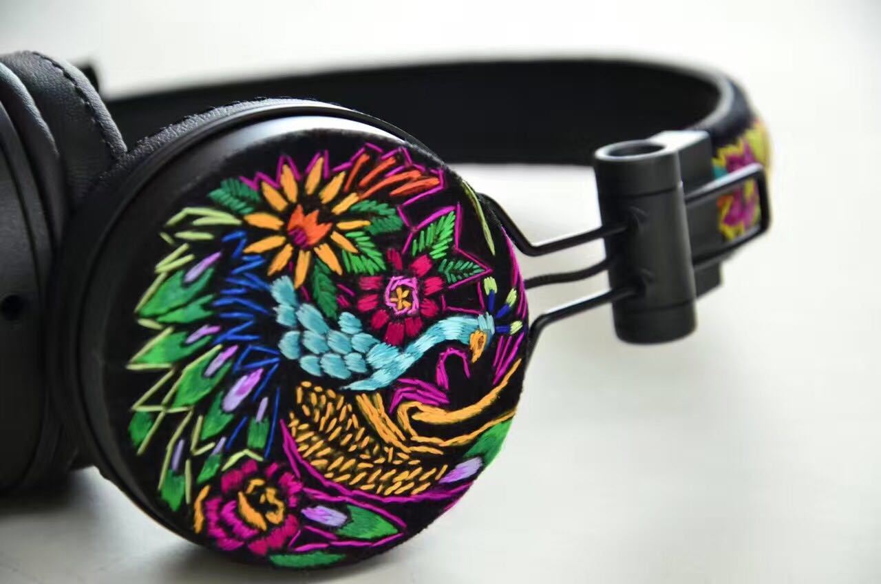 witch，headset，Witch headset，headset，Big earphone，Embroidery，manual，Ren Feng，