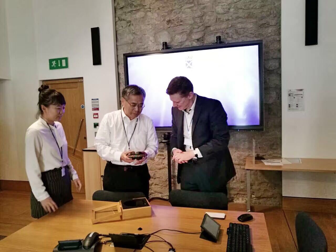 witch，headset，Witch headset，headset，Big earphone，Embroidery，manual，Ren Feng，