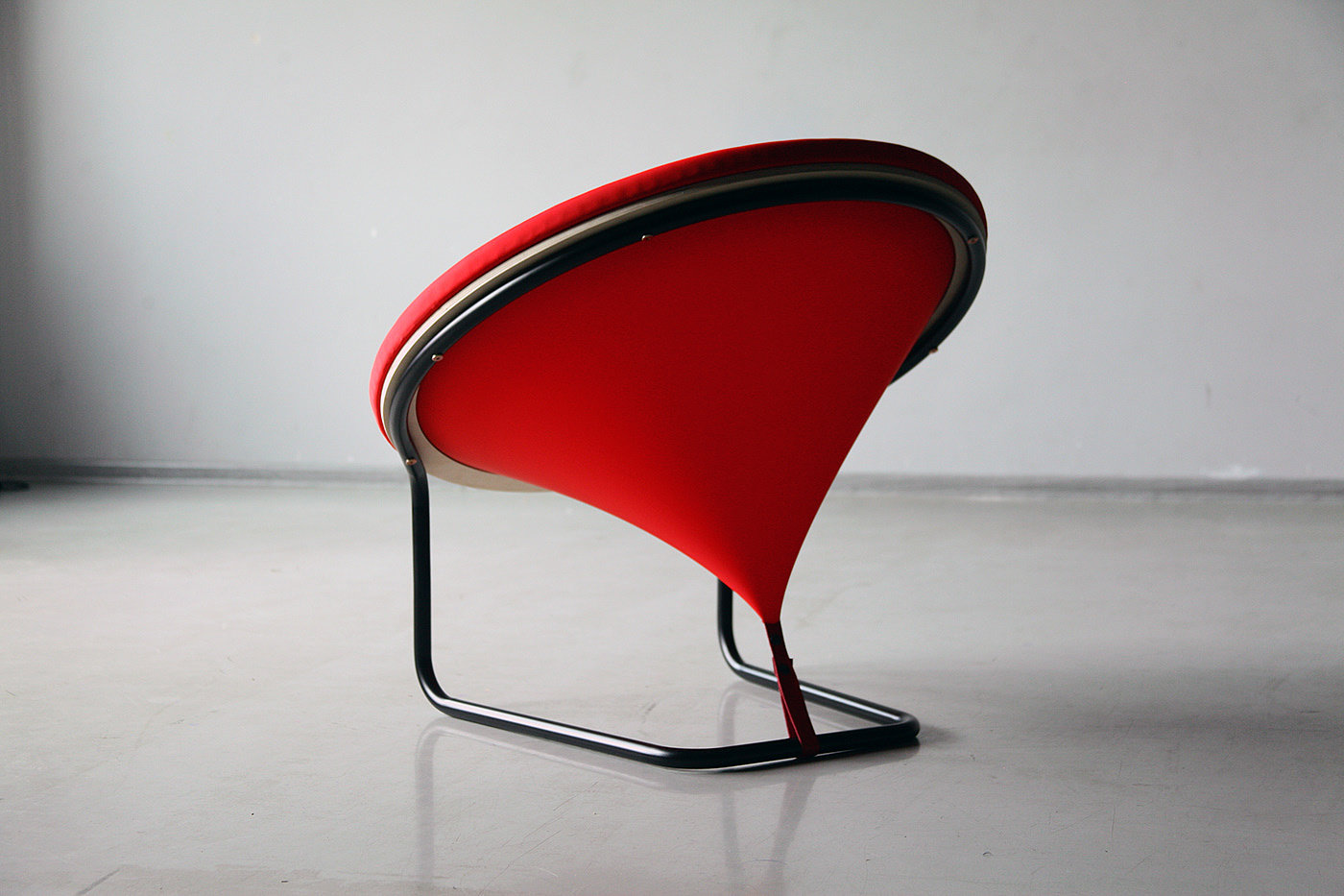 gules，chair，red dot，RED DOT，Armchair，Gautė Žilytė，Metal，